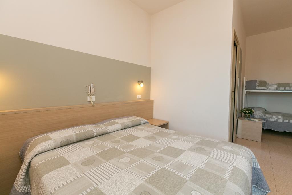 Hotel Colonna Лидо ди Йезоло Екстериор снимка