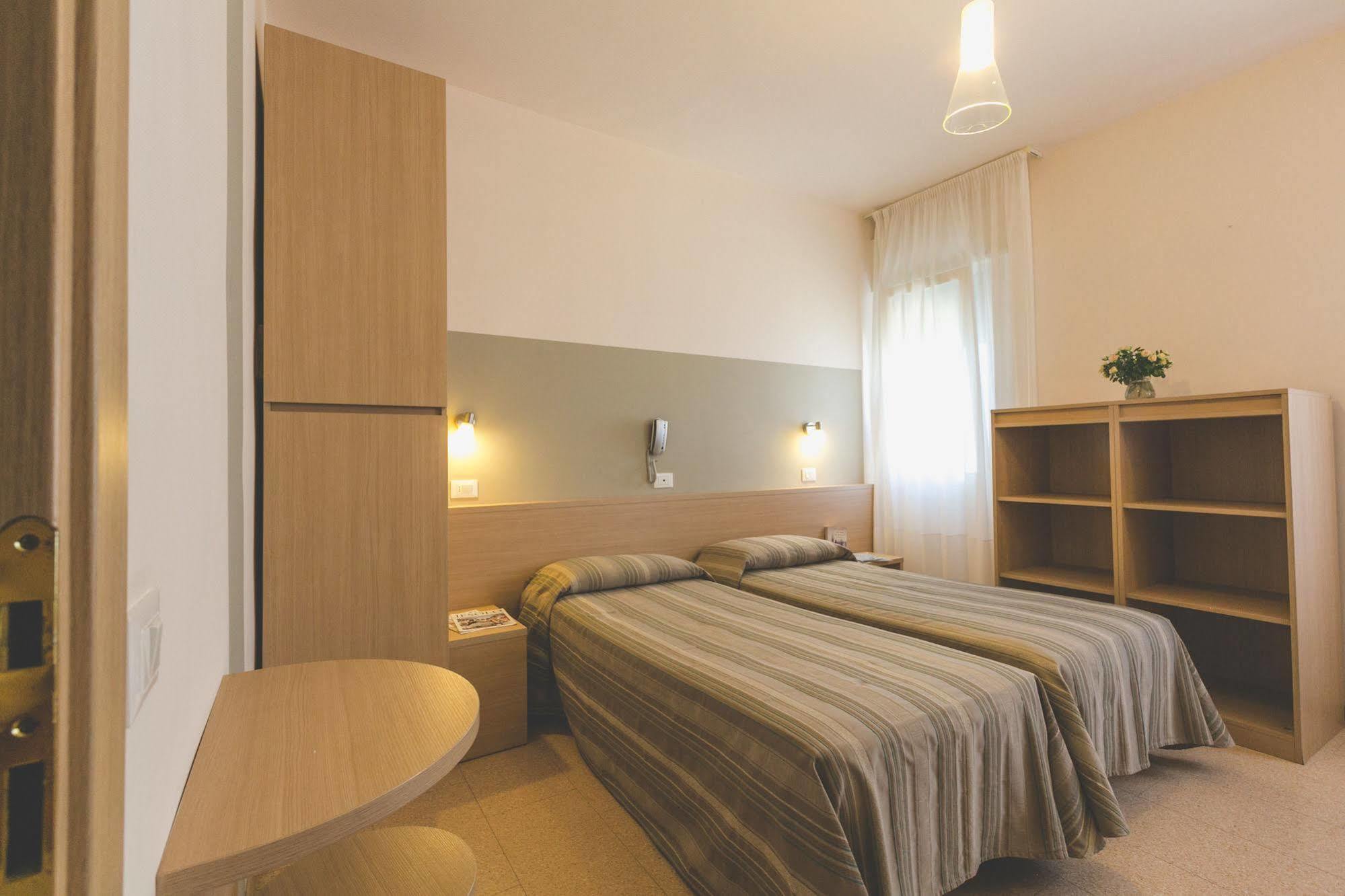 Hotel Colonna Лидо ди Йезоло Екстериор снимка